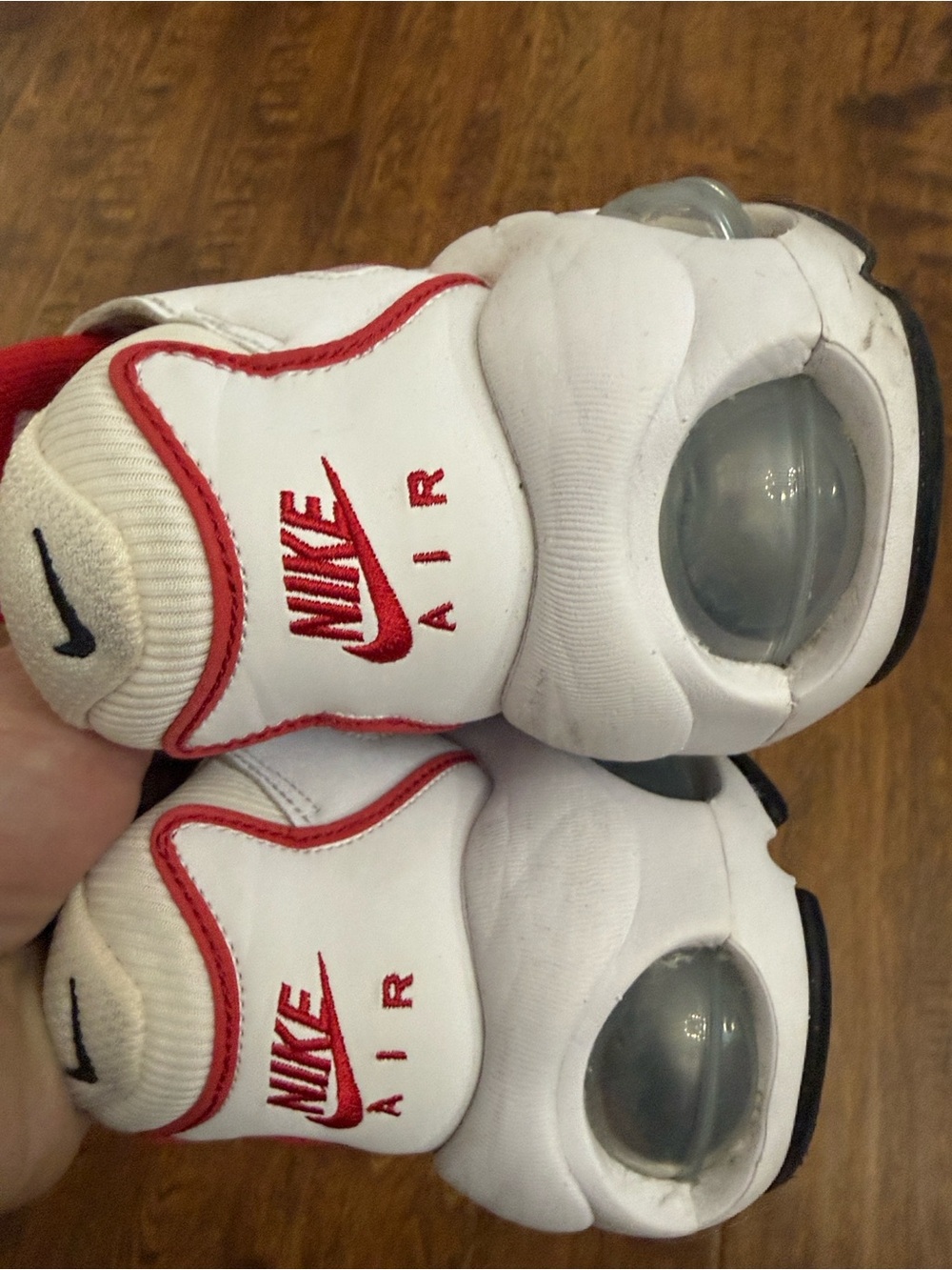 Nike Men’s White and Red Wave-Pattern Sneakers - Picture 11 of 15